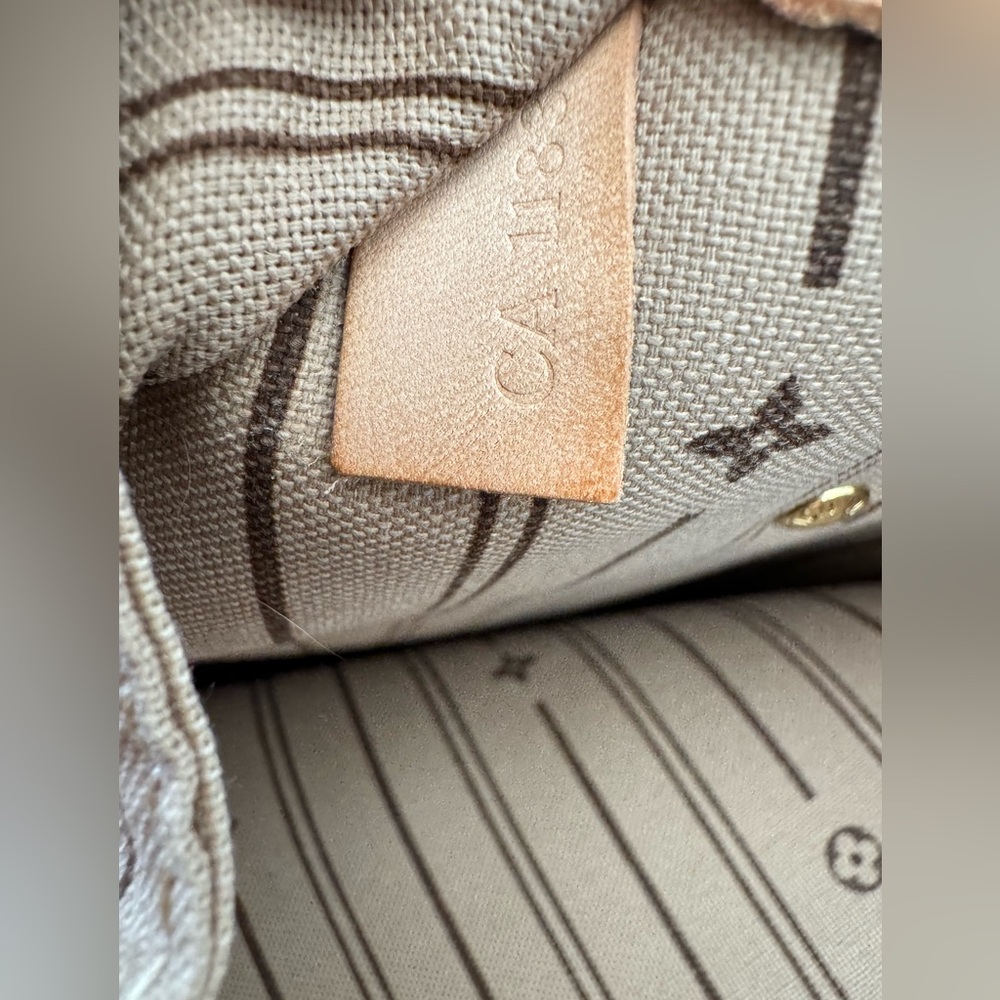 Louis Vuitton Neverfull MM w/ COA - Picture 12 of 13